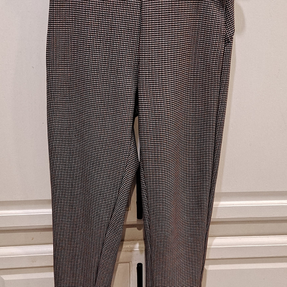 Chic Houndstooth Ankle Pants